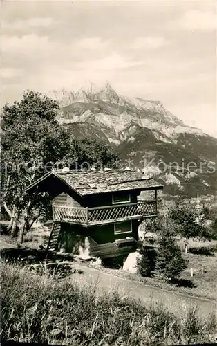 AK / Ansichtskarte Cordon Un vieux grenier et les aiguilles de Warens Alpes Cordon