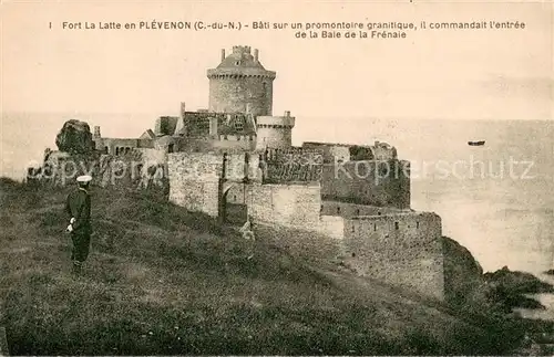 AK / Ansichtskarte Plevenon Fort La Latte Bati sur un promontoire granitique il commandait lentree de la Baie de la Frenaie Plevenon