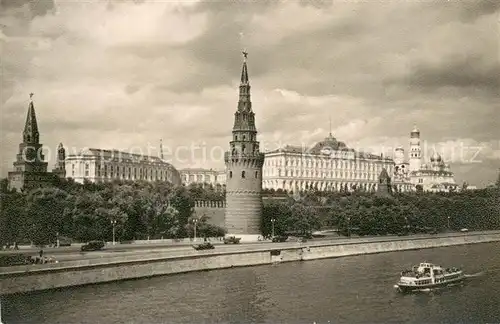 Moscow_Moskva View of the Kremlin from the Kamenny Bridge Moscow Moskva