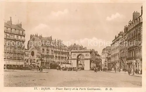 Dijon_21 Place Darcy et la Porte Guillaume 