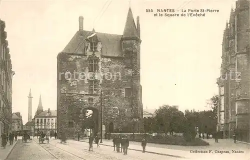 Nantes_Loire_Atlantique La Porte St Pierre et le Square de l Eveche Nantes_Loire_Atlantique