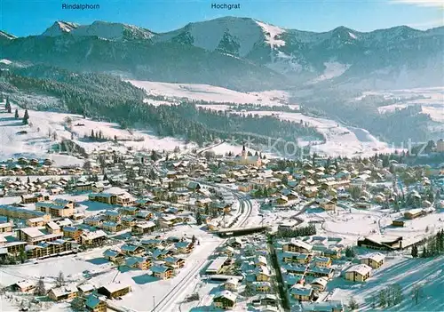 AK / Ansichtskarte Oberstaufen Schrothkurort Wintersportplatz Allgaeuer Alpen Fliegeraufnahme Oberstaufen