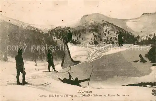 AK / Ansichtskarte Lioran Skieurs au Buron du Lioran Lioran