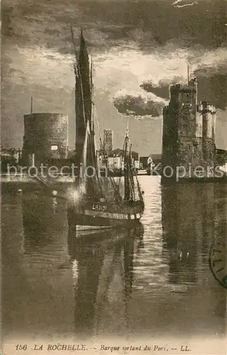 AK / Ansichtskarte La_Rochelle_Charente Maritime Barque sortant du Port La_Rochelle
