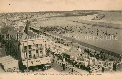 AK / Ansichtskarte Les_Sables d_Olonne Vue generale de la Plage un jour de Courses Les_Sables d_Olonne