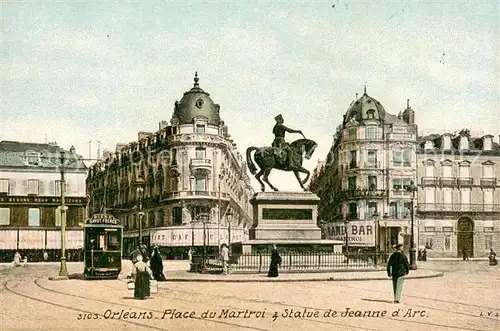 AK / Ansichtskarte Orleans_Loiret Place du Martroi Statue de Jeanne d Arc Orleans_Loiret