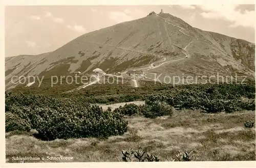 AK / Ansichtskarte Schneekoppe_Snezka Landschaftspanorama mit Blick zum Schlesierhaus Schneekoppe Snezka