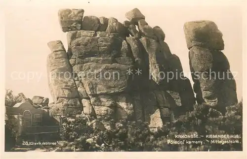 AK / Ansichtskarte Jablonec_nad_Nisou Mittagssteine mit der steinernen Ruhebank im Riesengebirge Jablonec_nad_Nisou