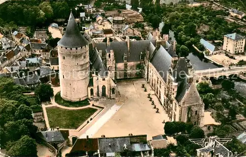 AK / Ansichtskarte Chateaudun Le Chateau cour interieure Vue aerienne Chateaudun