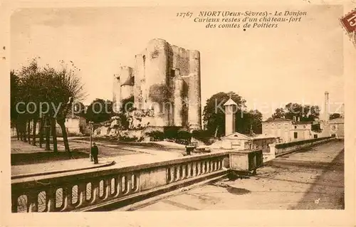 AK / Ansichtskarte Niort_79 Le Donjon Curieux restes dun chateau fort des comtes de Poitiers 