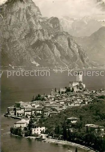 AK / Ansichtskarte Malcesine_Lago_di_Garda Panorama Ort am Gardasee Alpen Fliegeraufnahme Malcesine_Lago_di_Garda