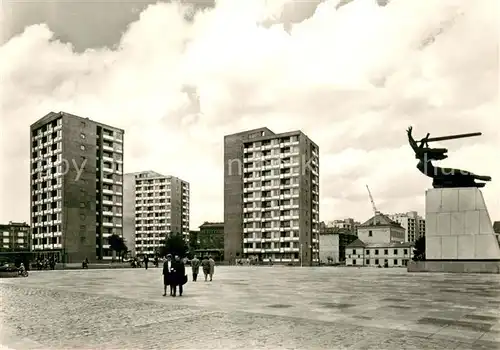 AK / Ansichtskarte Warschau_Masowien Theaterplatz mit Denkmal der Helden Warschaus Warschau Masowien