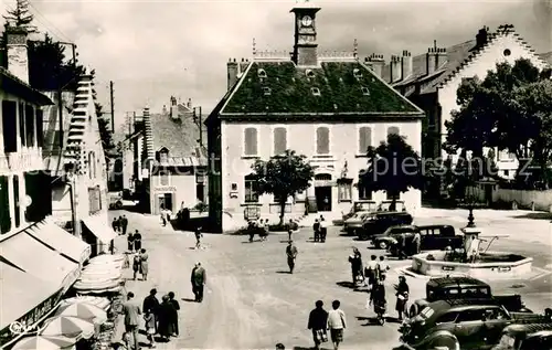 AK / Ansichtskarte Villard de Lans Place Hotel de Ville Fontaine Villard de Lans