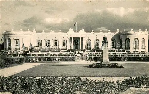 AK / Ansichtskarte Deauville sur Mer Le casino et les jardins monument 