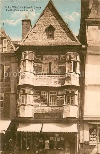 AK / Ansichtskarte Lannion Place du Centre vieille maison XVIe siecle Lannion