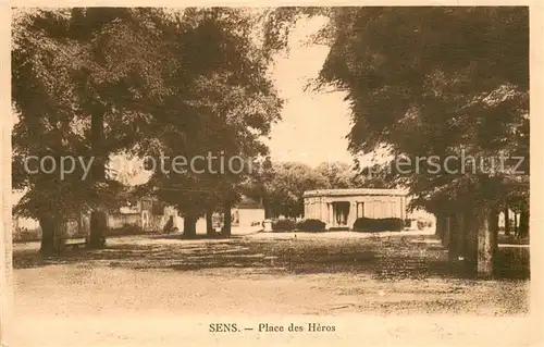 AK / Ansichtskarte Sens_89 Place des Heros 