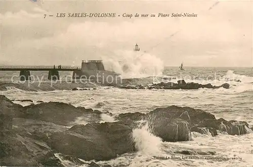 AK / Ansichtskarte Les_Sables d_Olonne Coup de mer au Phare Saint Nicolas Les_Sables d_Olonne