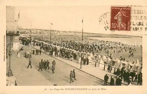 AK / Ansichtskarte Les_Sables d_Olonne La Plage un Jour des Fetes Les_Sables d_Olonne