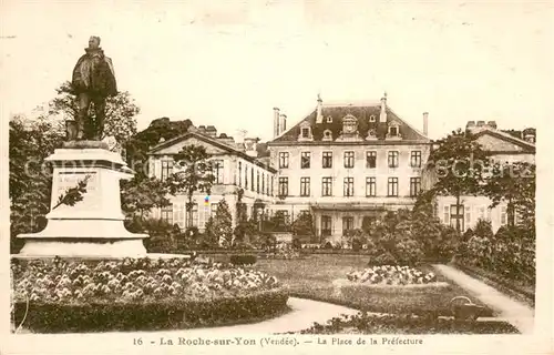 AK / Ansichtskarte La_Roche sur Yon La Place de la Prefecture La_Roche sur Yon