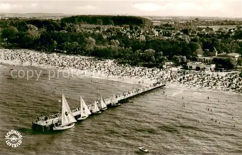 AK / Ansichtskarte Timmendorfer_Strand Fliegeraufnahme Strand mit Seebruecke Timmendorfer_Strand