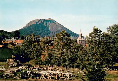 AK / Ansichtskarte Le_Puy_de_Dome et Village de Laschamp Le_Puy_de_Dome