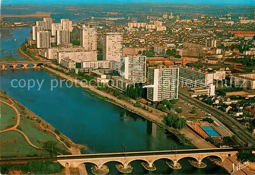 AK / Ansichtskarte Tours_Indre et Loire Fliegeraufnahme Tours Indre et Loire