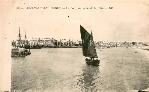 AK / Ansichtskarte Saint Vaast la Hougue Le Port vue prise de la Jetee Saint Vaast la Hougue