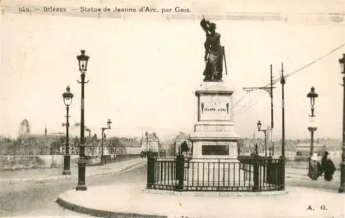 AK / Ansichtskarte Orleans_Loiret Statue de Jeanne dArc par Gois Orleans_Loiret