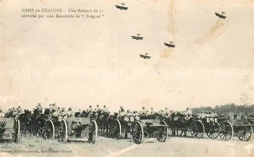 AK / Ansichtskarte Camp_de_Chalons Une Batterie de 75 survolee par une Escadrille de Breguet Camp_de_Chalons
