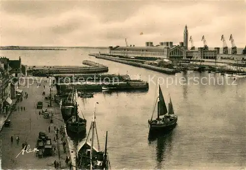 AK / Ansichtskarte Cherbourg Panorama sur l Avant Port et la gare maritime 