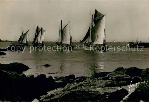 AK / Ansichtskarte Concarneau_Finistere Depart des thonniers Concarneau_Finistere