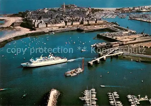 AK / Ansichtskarte Saint Malo_35 Car ferry l Armorique devant la cite corsaire vue aerienne 