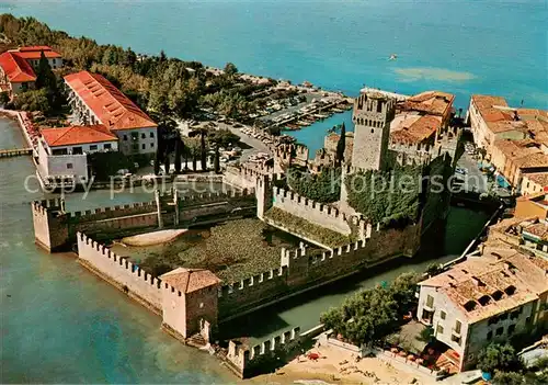 AK / Ansichtskarte Sirmione_Lago_di_Garda Castello Scaligero Fliegeraufnahme Sirmione_Lago_di_Garda