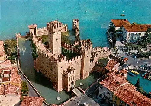 AK / Ansichtskarte Sirmione_Lago_di_Garda Castello Scagliero Fliegeraufnahme Sirmione_Lago_di_Garda