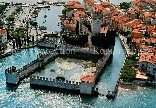 AK / Ansichtskarte Sirmione_Lago_di_Garda Castello Scagliero Fliegeraufnahme Sirmione_Lago_di_Garda