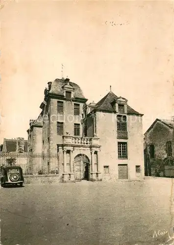 AK / Ansichtskarte Le_Croisic Hotel de Ville ancien Chateau des Ducs d Aiguillon Le_Croisic