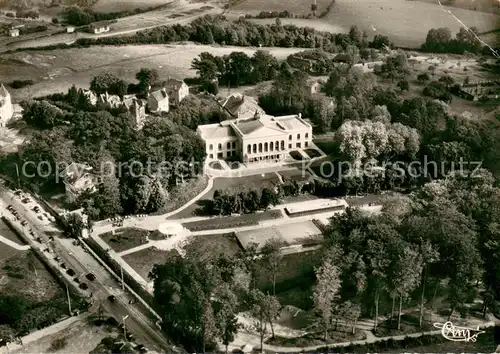 AK / Ansichtskarte Forges les Eaux Le casino vue aerienne Forges les Eaux