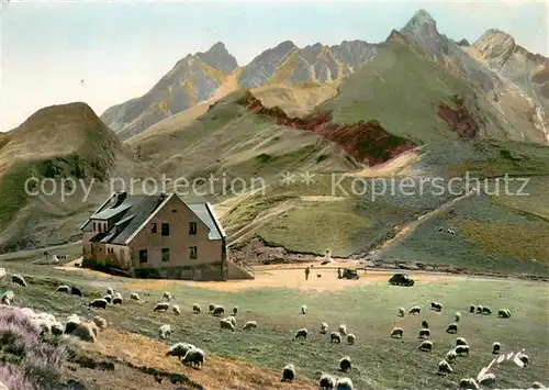 AK / Ansichtskarte Col_d_Aubisque Hotel d Aubisque dans les montagnes des moutons Col_d_Aubisque