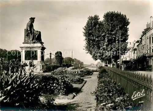 AK / Ansichtskarte Chinon_Indre_et_Loire Statue de Rabelais Chinon_Indre_et_Loire