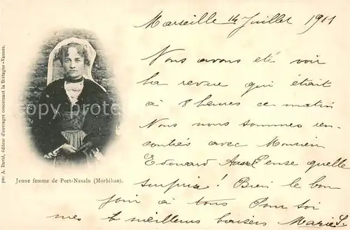 AK / Ansichtskarte Port Navalo Jeune femme Costumes Port Navalo