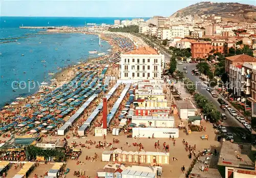 AK / Ansichtskarte Cattolica_Rimini Panorama della spiaggia alberghi a mare e Gabicce Monte 