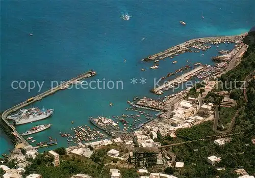 AK / Ansichtskarte Capri Il Porto Fliegeraufnahme Capri