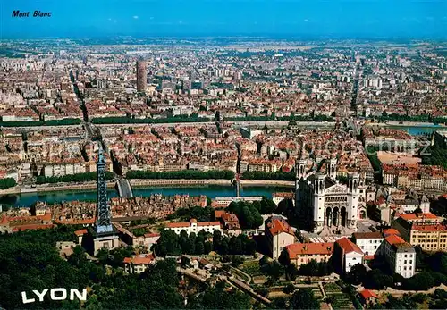 AK / Ansichtskarte Lyon_France La ville et la cathedrale vue aerienne Lyon France