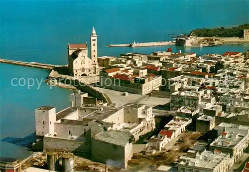 AK / Ansichtskarte Trani Il Castello Svevo et la cattedrale veduta aerea Trani