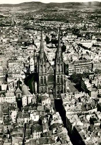 AK / Ansichtskarte Clermont_Ferrand Vue aerienne de la Cathedrale Clermont_Ferrand