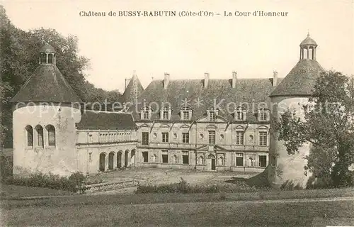 AK / Ansichtskarte Bussy Rabutin Chateau de Bussy Rabutin La Cour d Honneur 