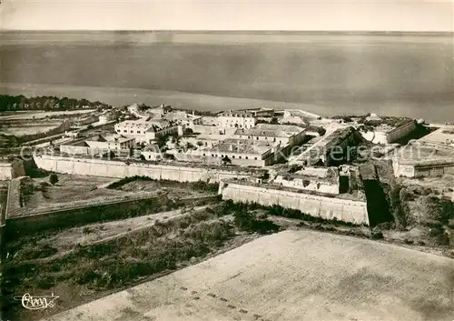 AK / Ansichtskarte St Martin de Re Vue aerienne sur la citadelle 