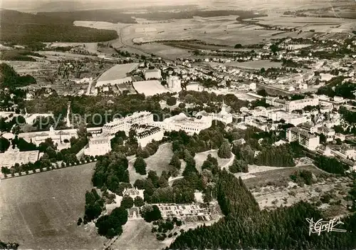 AK / Ansichtskarte Vittel Eglise Saint Louis Casino Etablissement Thermal et les hotels vue aerienne Vittel