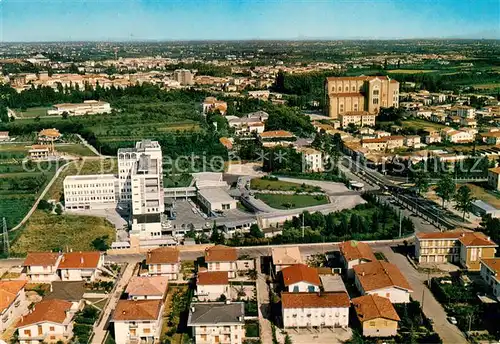 AK / Ansichtskarte Montebelluna Ospedale Duomo dall  aereo Montebelluna