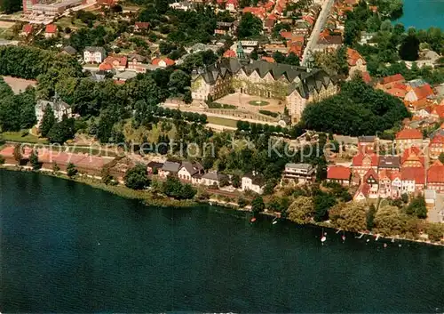 AK / Ansichtskarte Ploen_See Schloss Seenlandschaft Holsteinische Schweiz Fliegeraufnahme Ploen_See